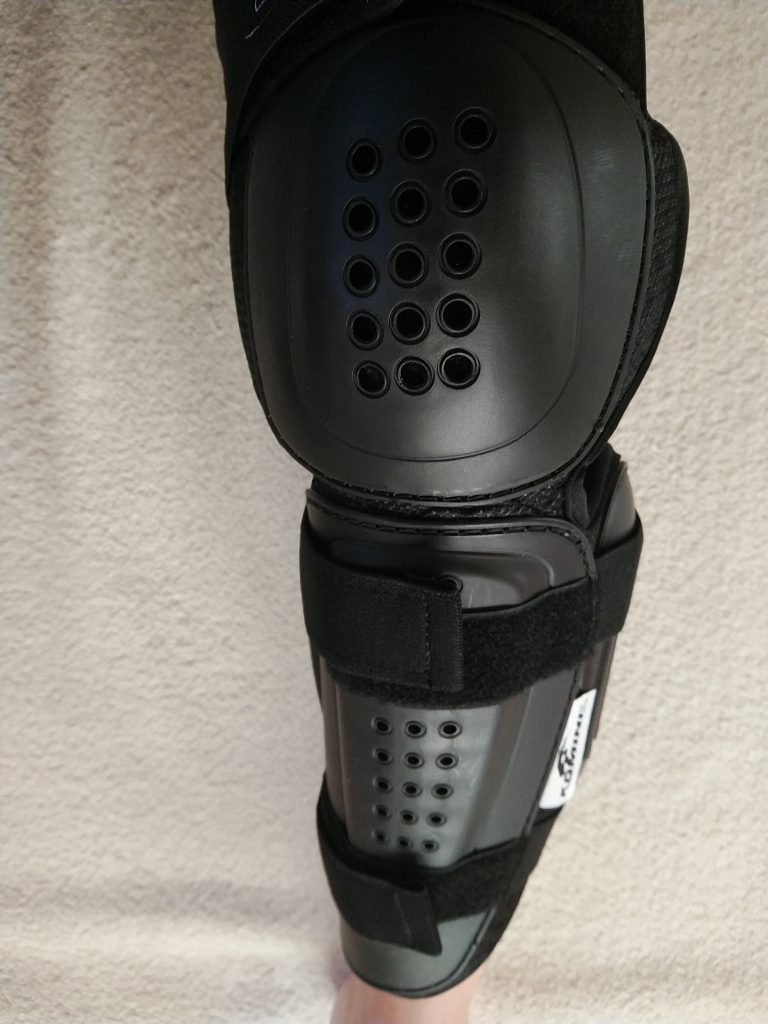 膝プロテクター(KOMINE)