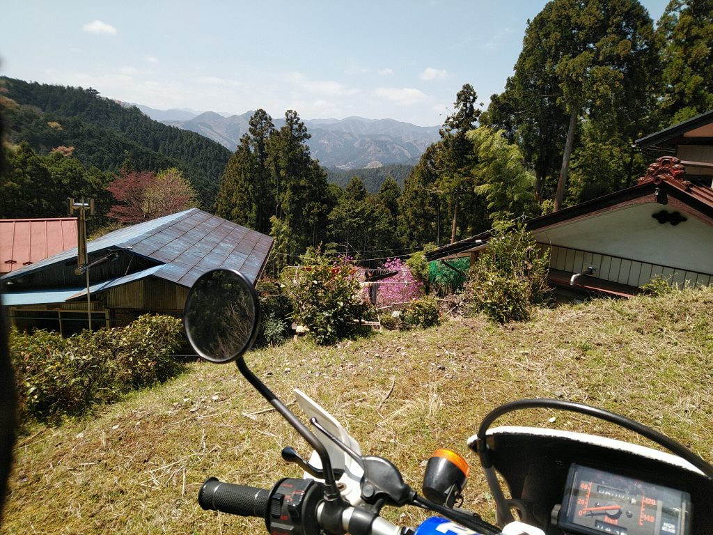 高山不動尊への登山道