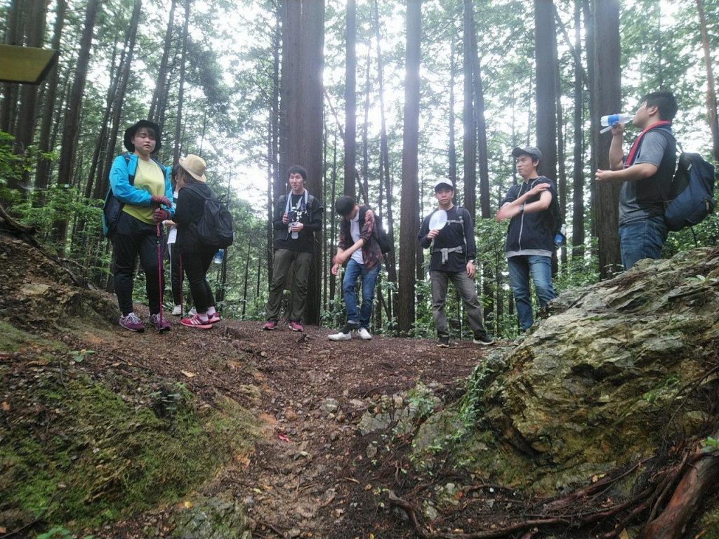 エビカ坂への山道